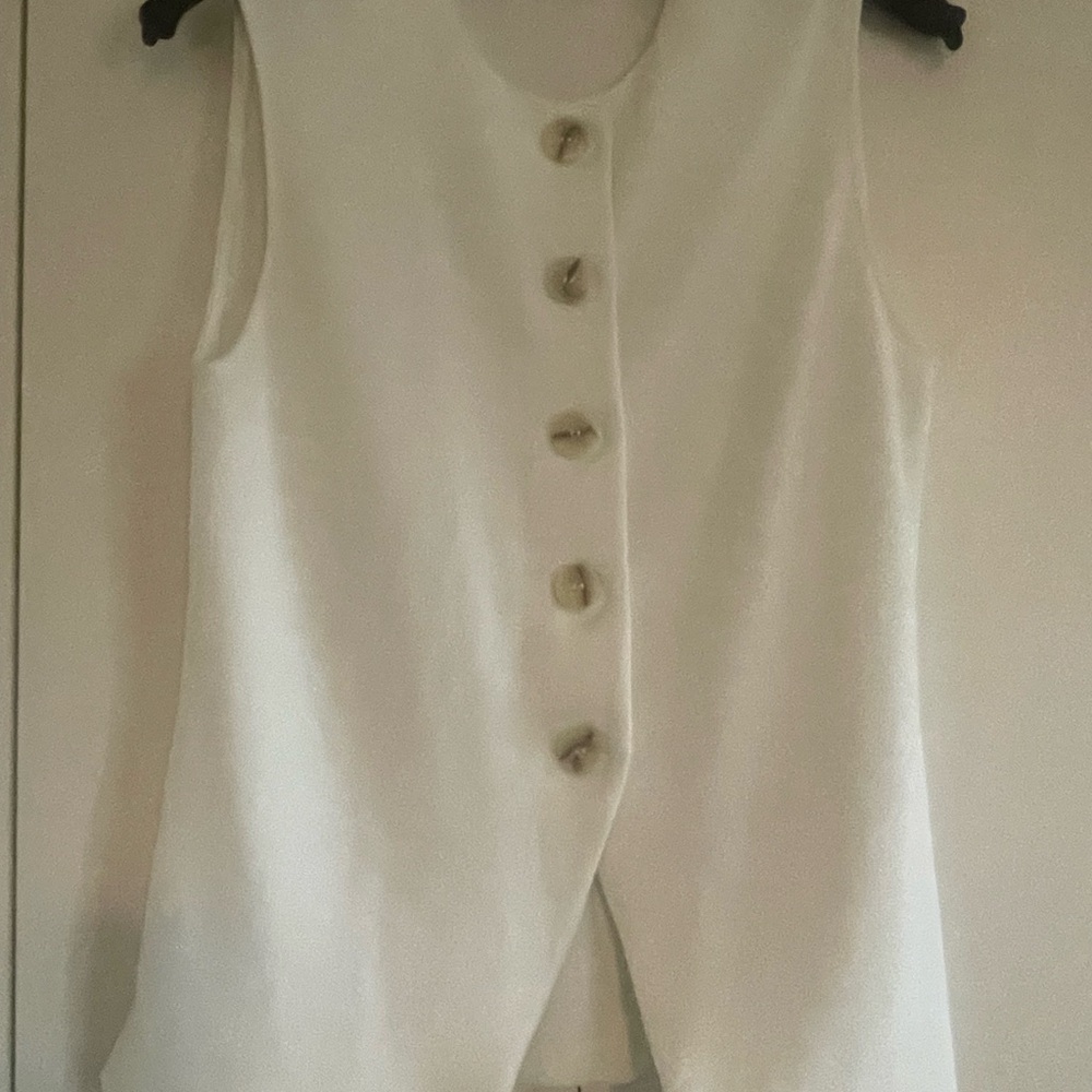 Zara Cream Sleeveless Button-Up Top